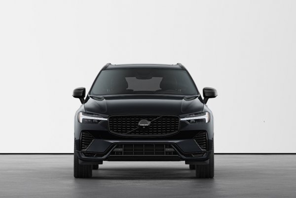 Volvo XC60 Black Edition giá 1,4 tỷ đồng tại Mỹ