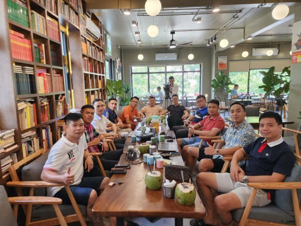 Nhiều người hụt hẫng khi phiên đấu giá biển số tạm hoãn