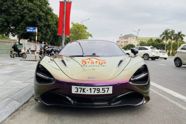 Siêu xe McLaren đầu tiên ra biển Nghệ An