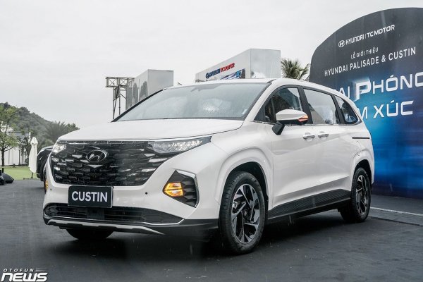 So sánh ba phiên bản Hyundai Custin