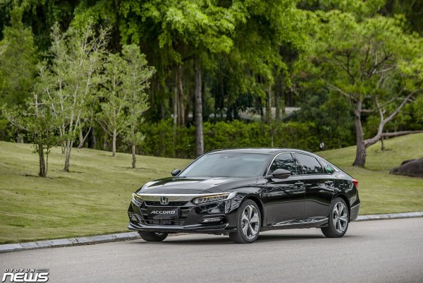 Honda Accord giảm giá mạnh tới 250 triệu đồng