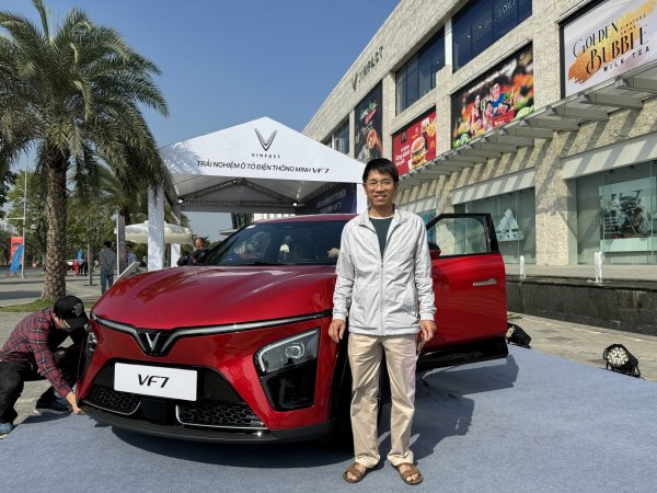 Khách hàng đánh giá VinFast VF7 Plus: Xe đẹp, lái thích nhưng giá chưa tốt