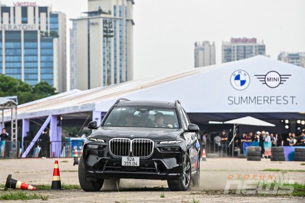 Tận hưởng cảm giác lái phấn khích tại BMW SummerFest Hà Nội