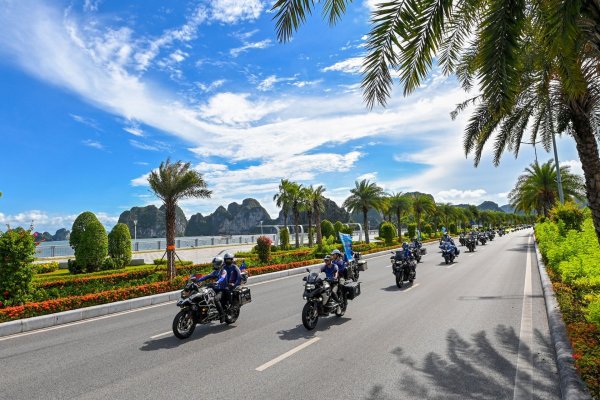 Đã mắt với màn diễu hành mô tô, xe máy tại Lễ hội Xe - Fun Wheels Festival Hạ Long 2024