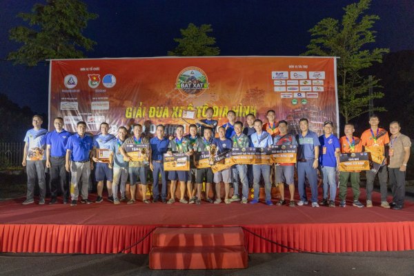 Giải đua xe ô tô địa hình Bát Xát đã tìm ra những nhà vô địch