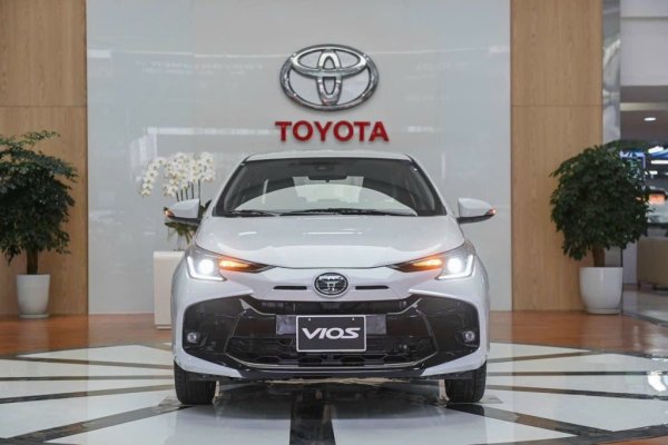 Toyota Vios xả kho giảm hơn 50% Lệ Phí Trước Bạ}}