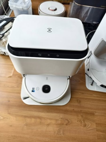 thanh lý 1 con robot hút bụi lau nhà ecovacs n9 plus tự giặt giẻ, lau xoay}}