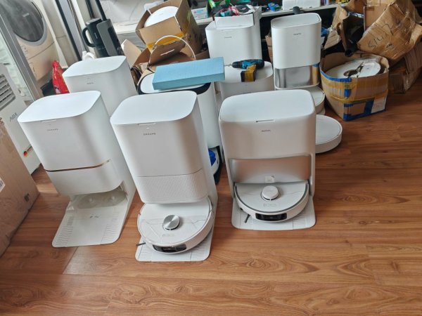 em thanh lý nốt mấy con robot dreame mất nắp lau xoay chạy bt}}