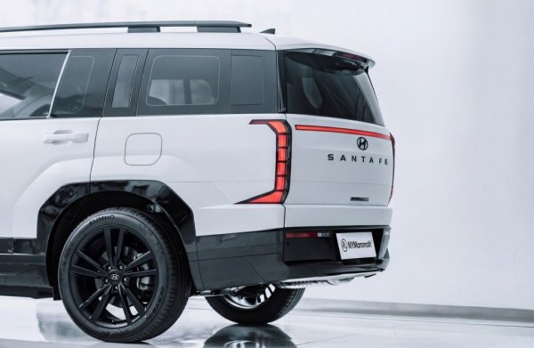 SantaFe thay đổi kiểu đèn hậu thì phải ?