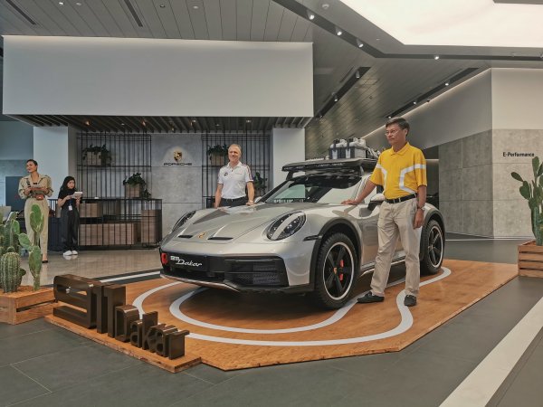 Chủ xe Porsche 911 Dakar đầu tiên tại Việt Nam