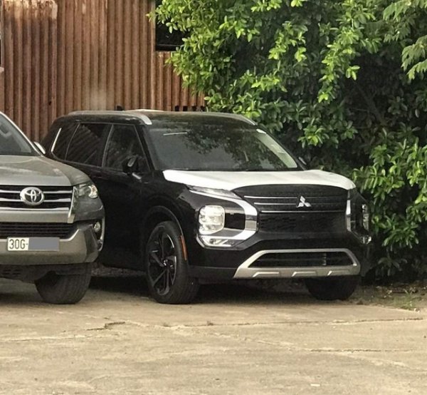 Mitsubishi Outlander 2023 lộ diện ở Việt Nam