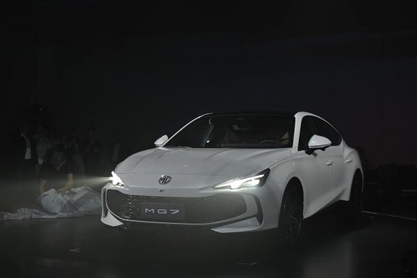 Xe của mọi nhà, MG7 ra mắt với giá khởi điểm thấp nhất hạng D