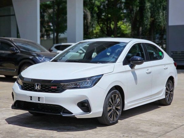 600tr mua sedan gì cho vợ đi yên tâm mà không lo lắng?