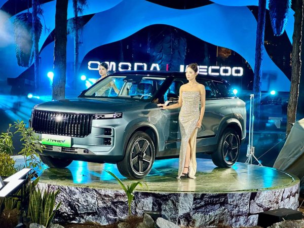 Mở bán Jaecoo J7 PHEV: Đi 100km không tốn đến 1L xăng