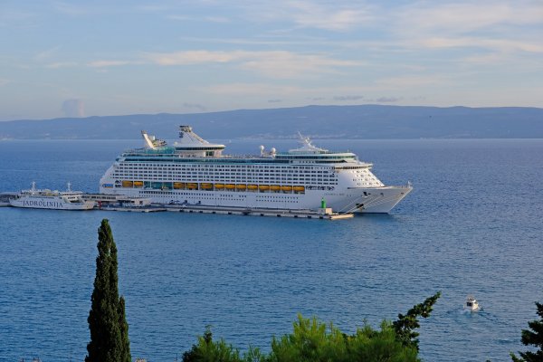 Lênh đênh vùng biển Adriatic với mảnh đất của Mafia trong tác phẩm Bố Già trên con tàu khổng lồ Explorer of the Seas.