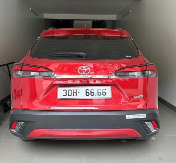 Mua xe Toyota Corolla Cross biển số tứ quý 6 giá hơn 1 tỷ, rao bán 2 tỷ đồng