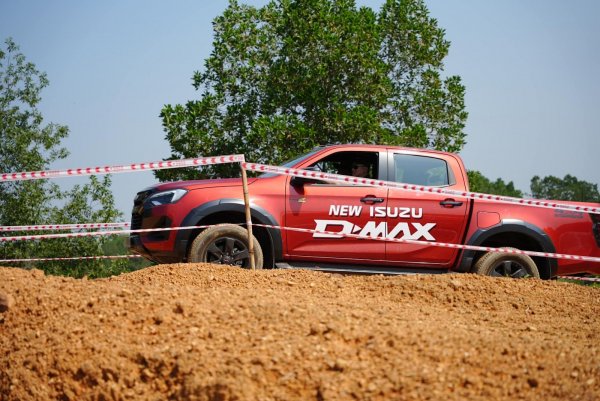 Lái thử New Isuzu D-Max 2024 tại PVOIL VOC 2024