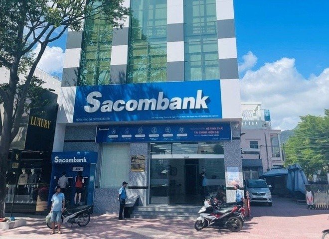 Cán bộ chiếm đoạt tiền tiết kiệm của khách hàng