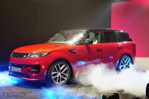 Giá lăn bánh Range Rover Sport thế hệ mới vừa ra mắt