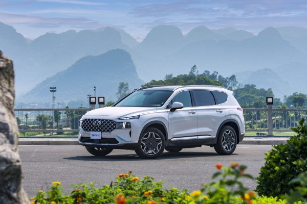 Hyundai Santa Fe Hybrid ra mắt tại Việt Nam với giá 1,45 tỷ đồng