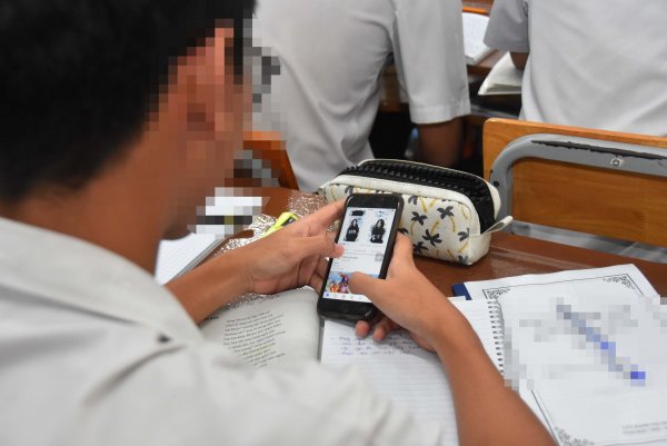 Học sinh vào cấp 3 có nên cho dùng Smartphone ngay?