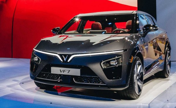 VinFast VF7 ra mắt ngay trong tháng này