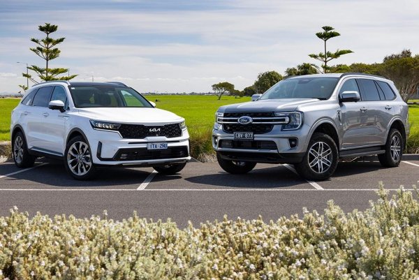 Nên mua Ford Everest Ambiance 2023 hay Kia Sorento 2.2D Premium AWD?