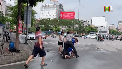 Đánh phóng viên ở Ô Chợ Dừa