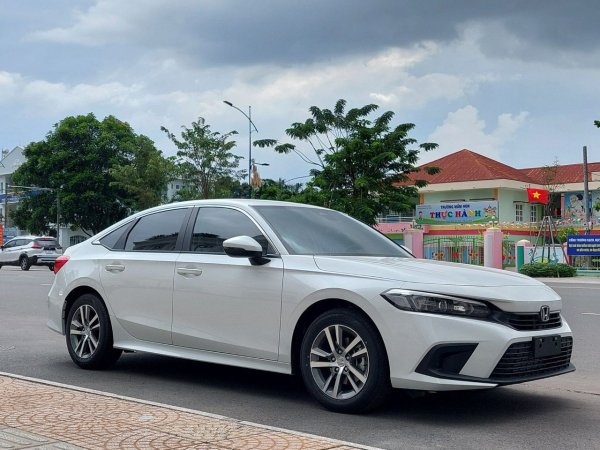 Có nên mua Civic để "nịnh sếp"?