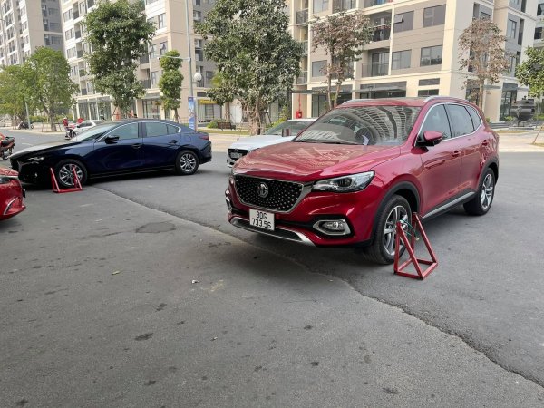 Tiếp tục vụ việc khoá bánh phạt tiền xe ô tô đậu đỗ tại đường đô thị trong khu chung cư