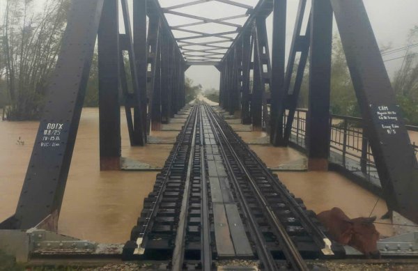 Miền Trung đang oằn mình gánh lũ!