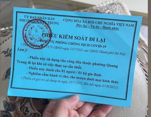 Giấy đi đường dịch COVID - một thời để nhớ