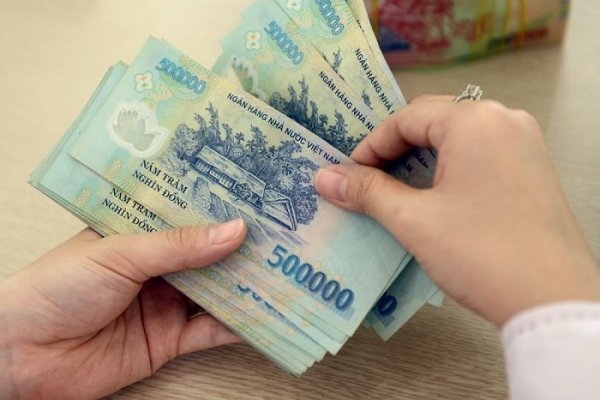 Thu nhập + tiền lương bao nhiêu là cao?