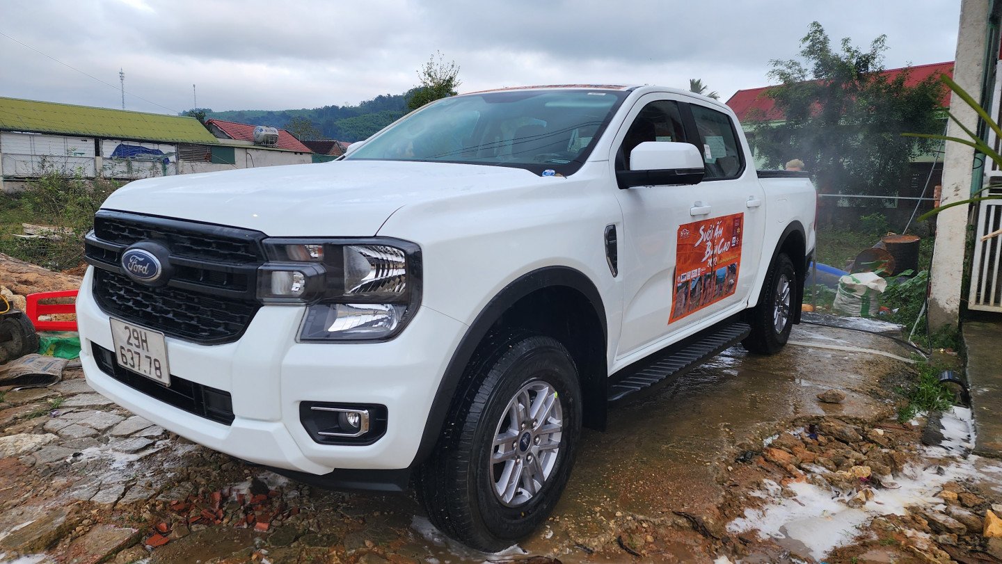 Ford Ranger Next Gen XLS 4x4 AT với 1000km đi Sưởi ấm Bản cao