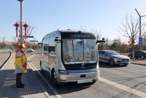 Robot-Bus chiếc xe buýt nhỏ tự lái chạy tại Bắc Kinh hôm nay