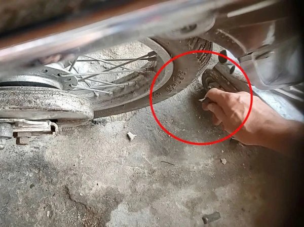 Chiêu trò phá xe của khách trên các quốc lộ