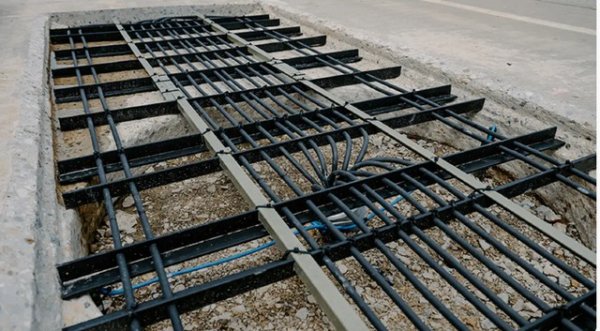 Sạc không dây thành công cho xe tải điện hạng nặng đang di chuyển trên đường cao tốc