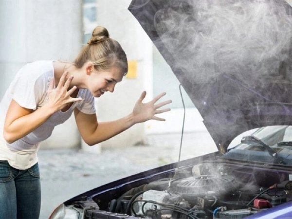 Phải làm gì khi xe bị quá nhiệt trên cao tốc?