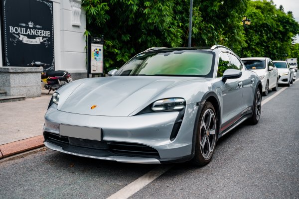 Porsche triệu hồi 17 xe điện Taycan tại Việt Nam vì lỗi pin