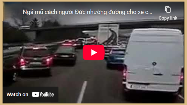 Ngả mũ cách người Đức nhường đường cho xe cứu hỏa