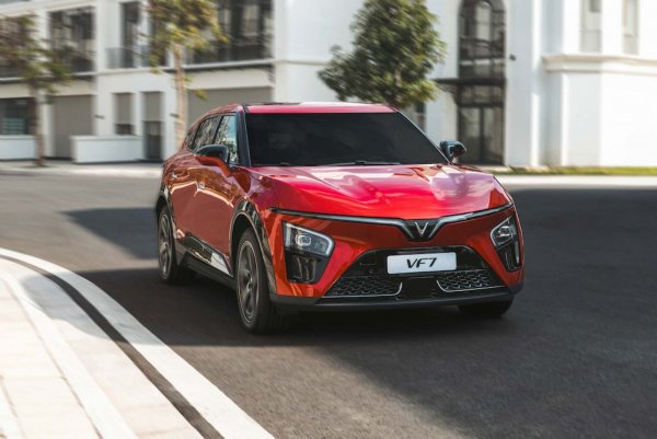 Doanh số bán xe của VinFast năm 2023 tăng 45% so với năm ngoái