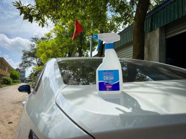 Sử dụng chai vệ sinh nào trên ô tô?