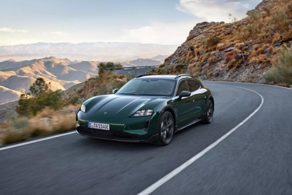 Porsche Taycan 2025 ra mắt, công suất lên tới 925 mã lực