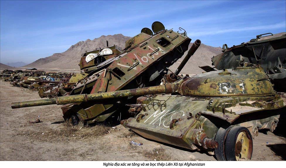 Военная техника после войны. Подбитые танки в Афганистане 1979-1989. Кладбище танков в Афганистане. Подбитая техника в Афганистане 1979-1989. Т-64 В Афганистане.
