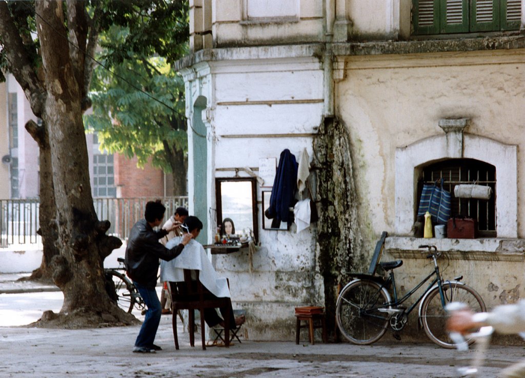 90-hanoi-barber-1b_3374614556_o.jpg