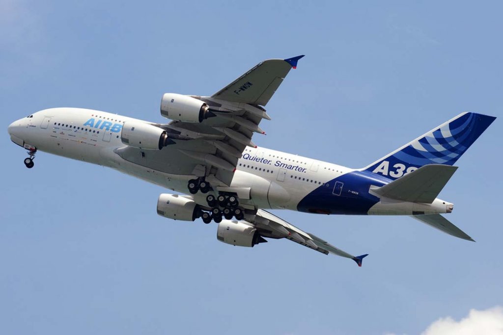 Airbus A380-841 (19).jpg