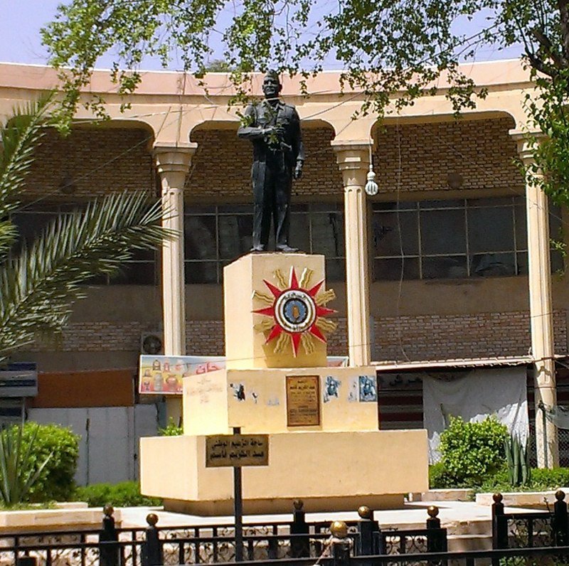 800px-Abd_al-Karim_Qasim's_statue.jpg