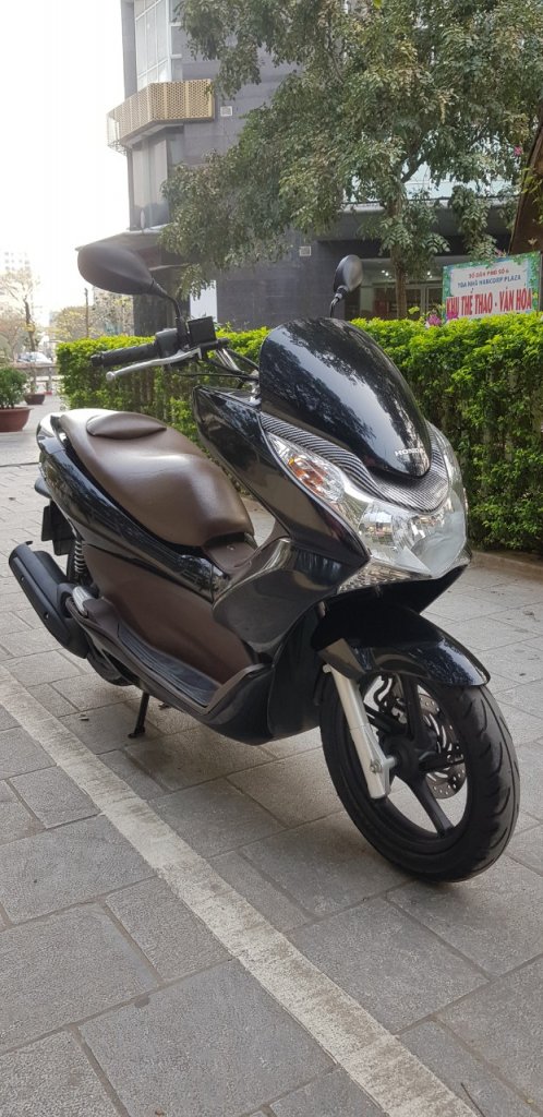 37. Honda PCX Thái, biển.30M49035. Đi  11.000km. Giá 28 triệu (2).jpg