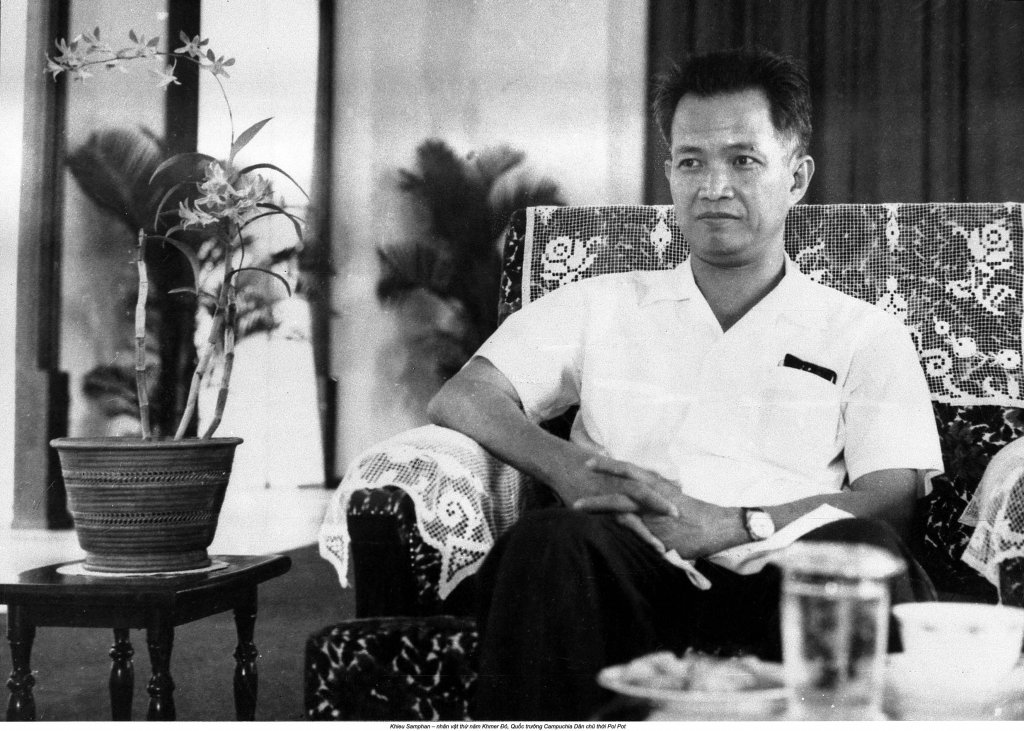 Khieu Samphan 1975 (3).jpg