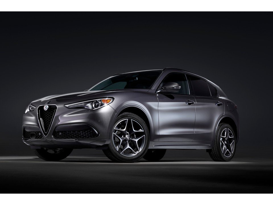 2020_Alfa_Romeo_Stelvio_2.jpg